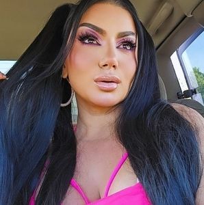 Meet your Posher, Yesenia